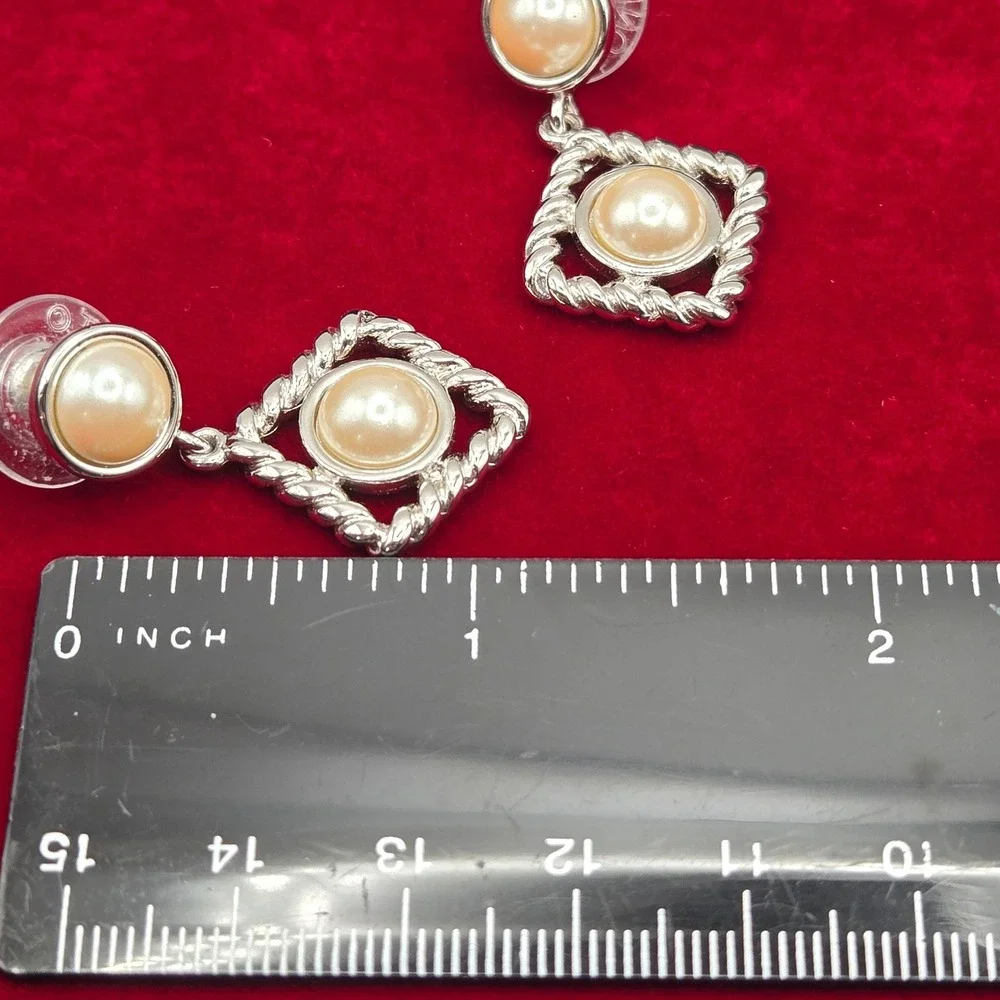 Monet vintage drop